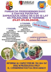 Aktywna półkolonia z chatką puchatka plakat